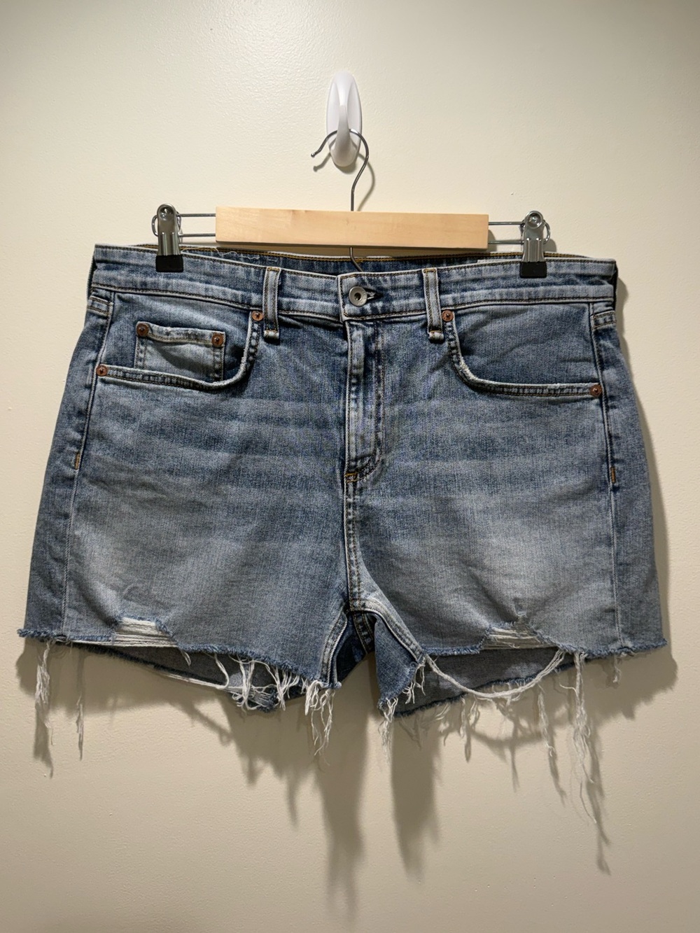 Rag & Bone Dre Low-Rise Distressed Denim Shorts Light Wash Size 30